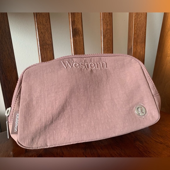 Lululemon Everywhere Belt Bag - Picture 1 of 2